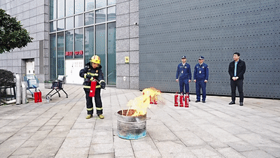 j9九游真人游戏第一平台广西柳州一商超用假灭火器灭火剂有用身分仅含006%(图2)