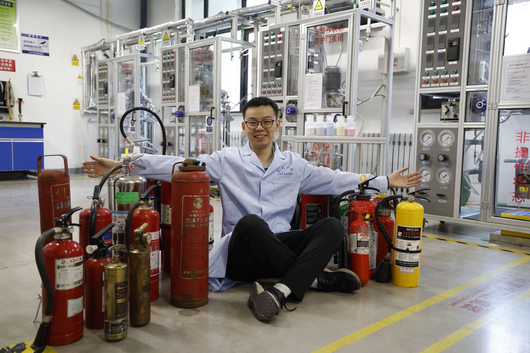 九游会(J9)-真人游戏第一品牌珍藏上百具灭火器 这位天大门生要做最“硬核”科普